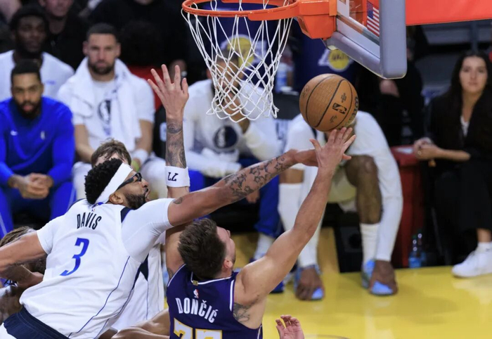 葡京娱乐场-富保罗想让浓眉走？阿里纳斯：浓眉最终会想办法偷偷溜回湖人|安东尼·戴维斯|安东尼-戴维斯|洛杉矶湖人队|戴维斯-贝尔坦斯|里奇·保罗_新浪体育_新浪新闻