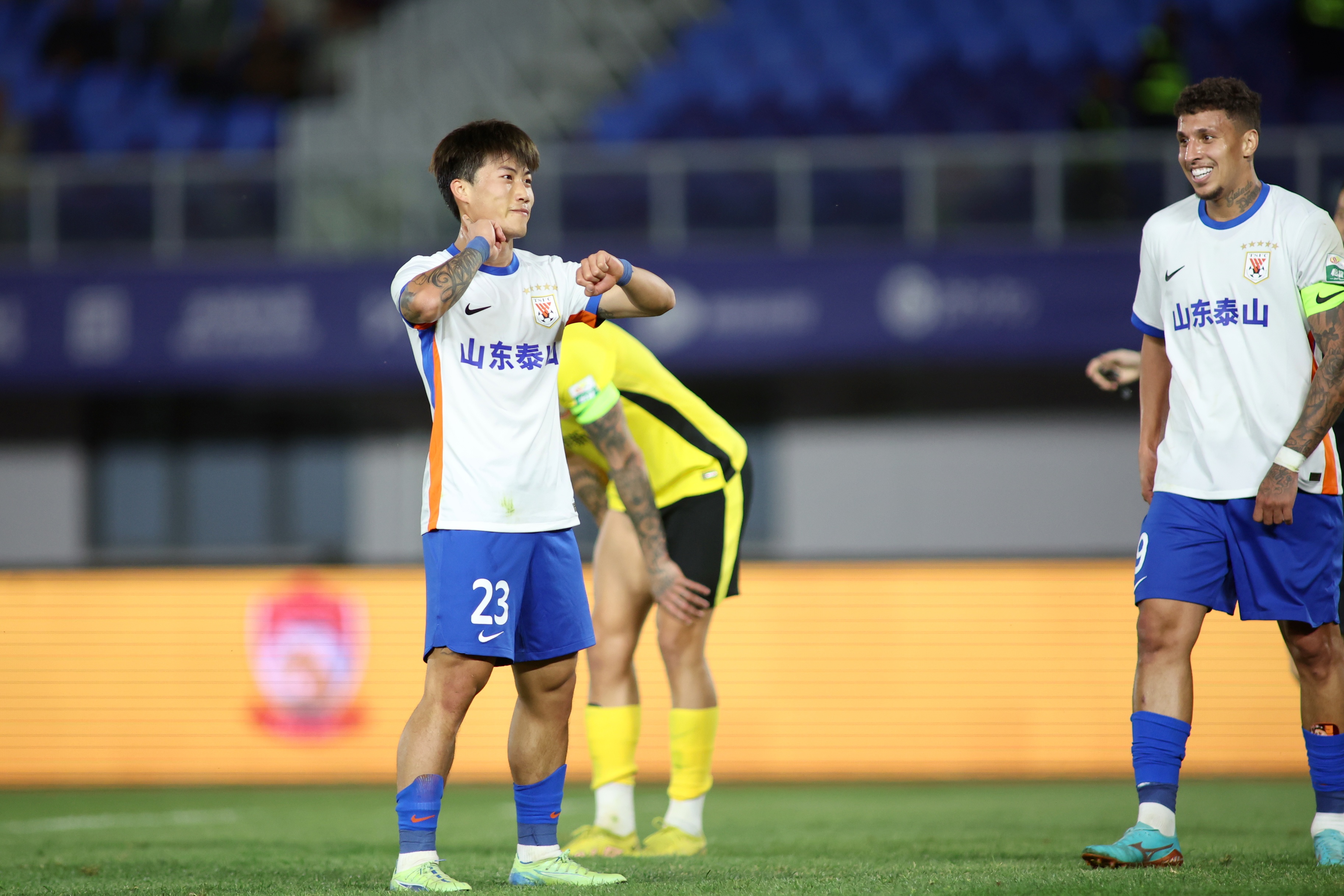 鲁媒：德转更新泰山球员号码，谢文能改穿7号、彭啸改穿3号